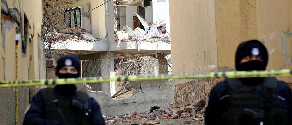 PKK-Rebellen griffen in Diyarbakir eine Polizeistation und ein Wohnheim der Beamten an.