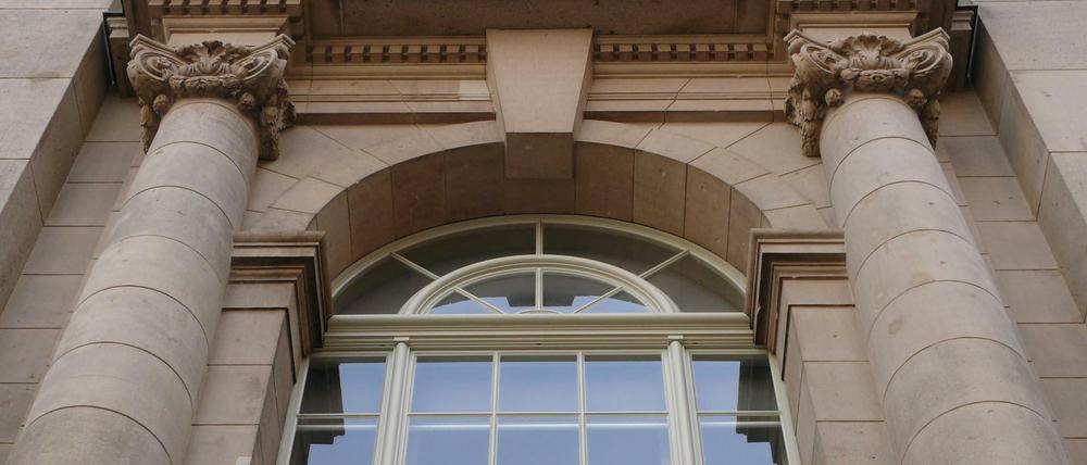 Auch die Fenster der Staatsbibliothek zu Berlin am Standort Unter den Linden wurden generalüberholt. 