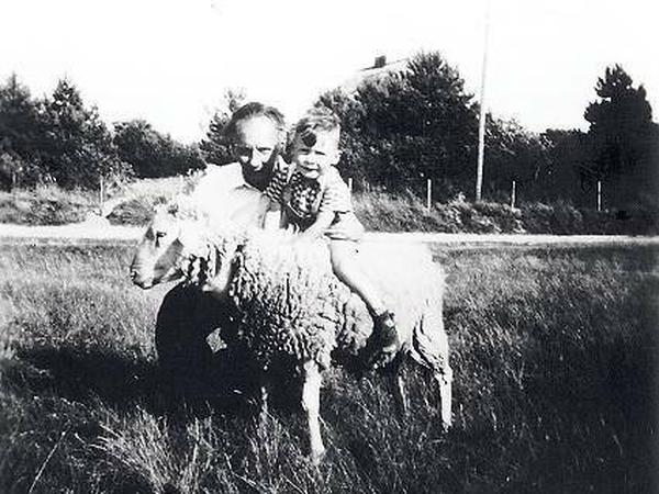 Familienmensch: Vater und Sohn Stefan im Jahr 1953.
