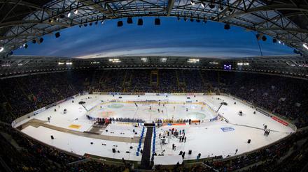 Beim Winter Derby in zwischen den Eislöwen Dresden und den Lausitzer Füchsen war das Drumherum fast wichtiger als der Sport.