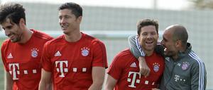 Pep Guardiola hat im Trainingslager in Katar Spaß mit seinen Spielern. 