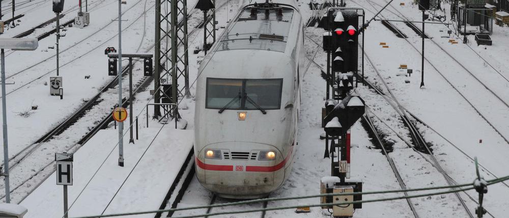 Mit gebremster Kraft: Die Deutsche Bahn drosselt am Freitag das Tempo ihrer ICEs
