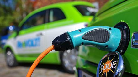 Die flächendeckende Versorgung mit Ladesäulen ist eines der Probleme bei der massenhaften Nutzung von E-Autos. 