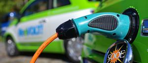 Die flächendeckende Versorgung mit Ladesäulen ist eines der Probleme bei der massenhaften Nutzung von E-Autos. 
