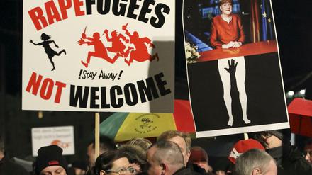 Kundgebung von Legida am Montagabend in Leipzig. Auch Pegida hatte zum einjährigen Geburtstag ihres Ablegers in die Messestadt mobilisiert.