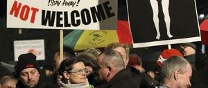 Kundgebung von Legida am Montagabend in Leipzig. Auch Pegida hatte zum einjährigen Geburtstag ihres Ablegers in die Messestadt mobilisiert.