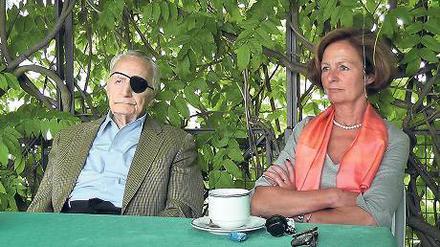 Szene aus "Familie haben" mit der Mutter (r.)