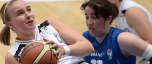 Die Rollstuhlbasketballerinnen haben die Qualifikation für Rio geschafft. Hier ein Bild von der EM 2013 Damen Vorrundengruppe A Deutschland gegen Frankreich am 29 Juni 2013 in der Eissporthalle in Frankfurt am Main. 