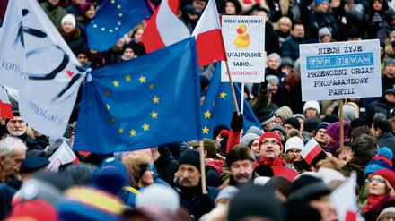 Demonstranten bei einer Demonstration für freie Medien in Polen am Wochenende in Warschau.