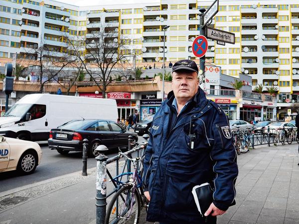 Sein Kiez. Norbert Sommerfeld am Kotti, einem Ort, an dem Kreuzberg ganz bei sich, manch einer gelegentlich außer sich und das Gros der Menschen sehr freundlich ist.
