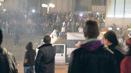Wer war’s? An Silvester wurden am Kölner Bahnhof Frauen sexuell belästigt. 