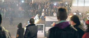 Wer war’s? An Silvester wurden am Kölner Bahnhof Frauen sexuell belästigt. 