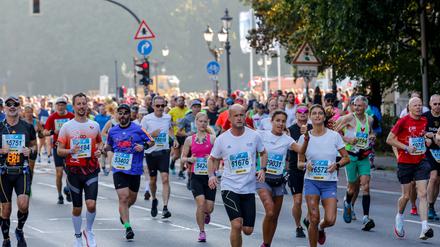 Rund 25.000 Läufer:innen starteten beim Berlin-Marathon.