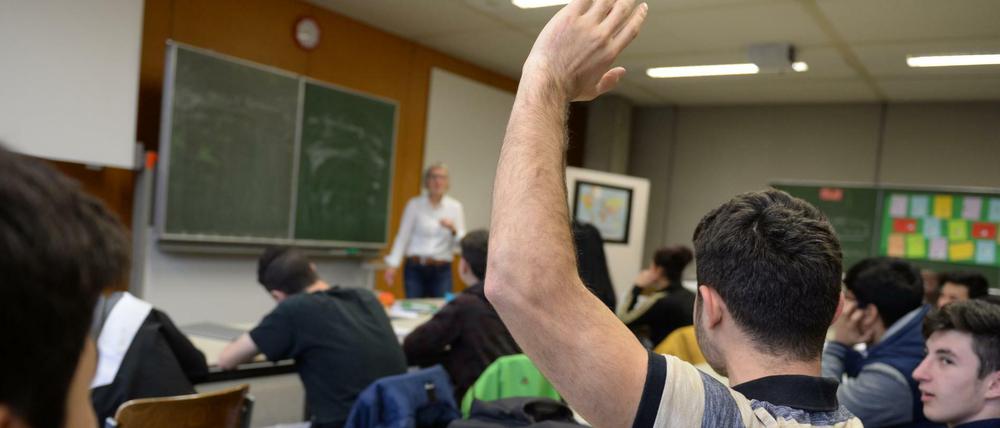 Flüchtlinge in der Schule - das verlangt auch mehr Lehrer. 