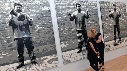 "Dropping a Han Dynasty Urn" lautet dieses Stück des Künstlers Ai Weiwei. Das aus Legosteinen hergestellte Kunstwerk ist in Melbourne zu sehen.