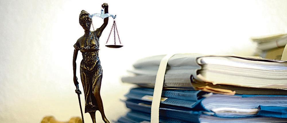 Eine 84-Jährige muss ihre zu Unrecht gezahlte Witwenrente zurückzahlen, weil sie ihre erneute Heirat verschwiegen hatte. Das urteilte jetzt das Berliner Sozialgericht.