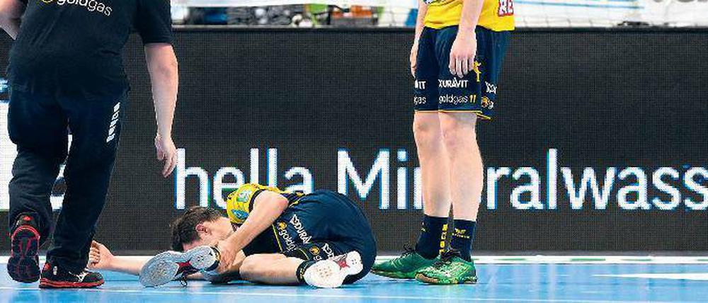 Standardsituation. Etliche Nationalspieler werden die Europameisterschaft verpassen, Patrick Groetzki erlitt kurz vor Weihnachten einen Wadenbeinbruch.