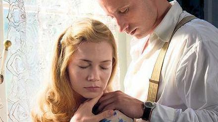 Wir zwei. Bruno (Matthias Schoenaerts) und Lucille (Michelle Williams). 