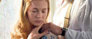 Wir zwei. Bruno (Matthias Schoenaerts) und Lucille (Michelle Williams). 