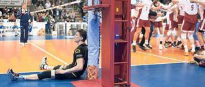 Bloß nicht hinsehen. Nationalspieler Lukas Kampa (links) bezeichnete das 2:3 gegen Polen als „schlimmste Niederlage meiner Karriere“. 