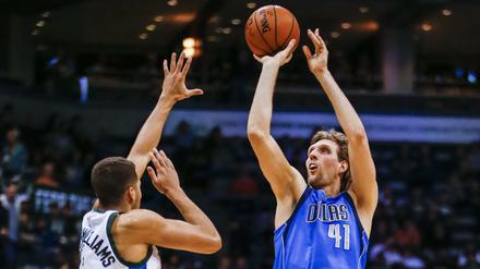 Dirk Nowitzki hat auch manchmal eine große Klappe - wenn er Donald Trump parodiert.