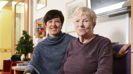 Wahlverwandtschaft. Jutta Volgmann, 80, und Nadine Fredow, 36, treffen sich regelmäßig auf einen Caipirinha. 