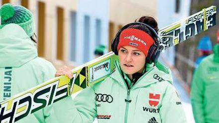 Da liegt was an. Olympiasiegerin Vogt springt heute in Sapporo. 