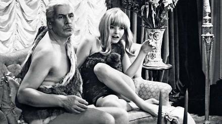 Inflagranti ertapppt. Friedrich Schoenfelder und Maria Brockerhoff in dem Film „Pension Clausewitz“ (1967) über einen angeblichen Stasi-Puff. Auch diese Geschichte wird im Buch erzählt. 