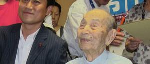 Seit Juli galt Koide als ältester Mann der Welt. Am 21. August erhielt er dafür eine Urkunde vom Guinness-Buch der Rekorde.