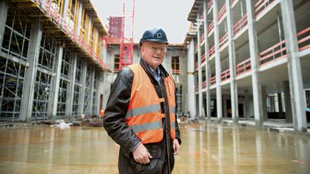 Manfred Rettig auf der Baustelle des Berliner Schlosses in Berlin. 