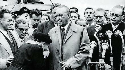  Adenauer, Mutter eines Kriegsgefangenen