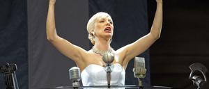 Eine der vielen Fiktionalisierungen von Eva Perón. Hier eine Probenaufnahme aus "Evita" an der Semperoper Dresden.