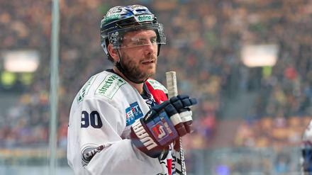 Constantin Braun (Archivbild) brachte die Eisbären in Ingolstadt mit seinem Treffer zum 1:1 zurück ins Spiel.