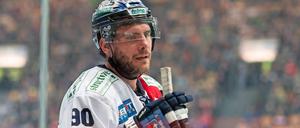 Constantin Braun (Archivbild) brachte die Eisbären in Ingolstadt mit seinem Treffer zum 1:1 zurück ins Spiel.