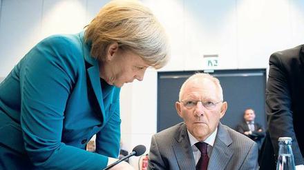 Angela Merkel und Wolfgang Schäuble in der Sitzungspause