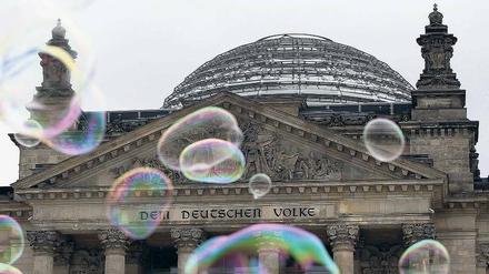 Wer kommt rein? Die Bundestagsverwaltung gibt jedes Jahr mehrere tausend Hausausweise aus.
