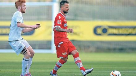 Benjamin Köhler (rechts) will sich langsam in die Mannschaft des 1. FC Union zurückkämpfen.