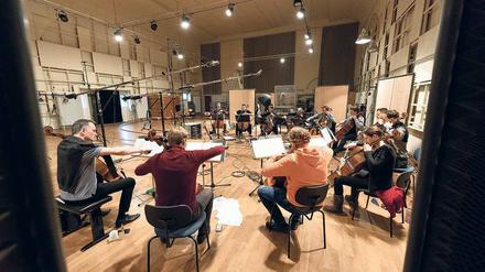 Glorreiches Dutzend. Die Musiker beim Einspielen in Lichterfelde.