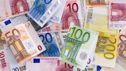 Wer Geld anlegen möchte, sollte mehrere Angebote miteinander vergleichen.