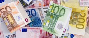 Wer Geld anlegen möchte, sollte mehrere Angebote miteinander vergleichen.