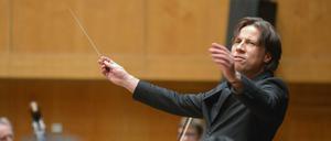 Kristjan Järvi beim Eröffnungskonzert des Ultraschall-Festivals.