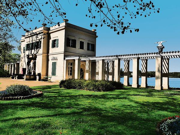 Vorbildlich integriert. Das von Schinkel erbaute Casino in Lennés Grünanlage im Park Glienicke.