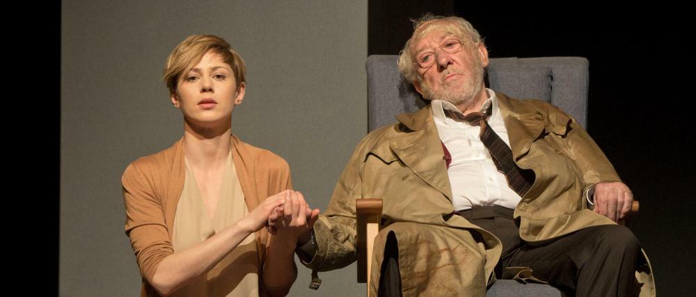 Seltsames Paar. Katharina Schlothauer und Dieter Hallervorden in "Vor Sonnenuntergang".