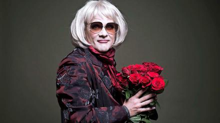 Ulrich Heissig als Irmgard Knef. 