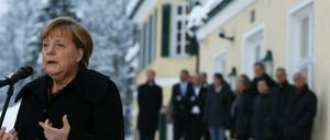 Kanzlerin Angela Merkel gerät durch die Einführung einer Obergrenze für Flüchtlinge in Österreich noch mehr unter Druck.