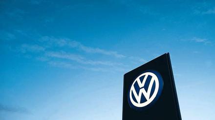 VW-Konzernchef Müller hat beim Besuch in Brüssel Kooperation versprochen. EU-Institutionen hinken bei der Aufklärung des Skandals hinterher.