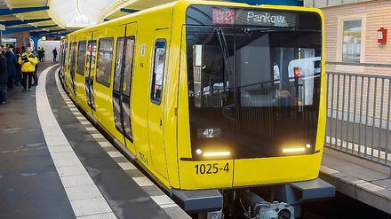 Vorsicht an der Bahnsteigkante. Mehr Sicherheit an der Bahnsteigkante - wie realistisch ist das?