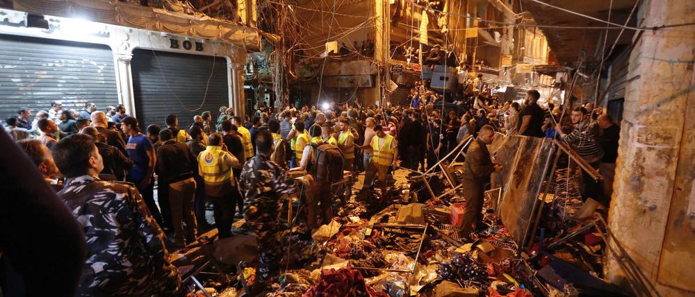 Der Libanon wird weiter von Bombenattentaten erschüttert, wie hier im November, als Bomben in einem schiitischen Viertel von Beirut explodierten, das von der prosyrischen Hisbollah kontrolliert wird.