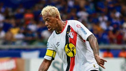 Marcelo dos Santos Paraiba, 40, genannt Marcelinho, steht derzeit beim brasilianischen Zweitligisten Joinville EC unter Vertrag. Der Brasilianer war zwischen 2001 bis 2006 Publikumsliebling bei Hertha BSC und erzielte in 165 Spielen 65 Tore für die Berliner. Nach einem Intermezzo bei Trabzonspor wechselte er 2007 zum VfL Wolfsburg, für den ihm in 50 Bundesligaspielen zwölf Tore gelangen. 2001 lief er fünfmal für die brasilianische Nationalmannschaft auf und schoss dabei ein Tor. Foto: Imago/Fotoarena