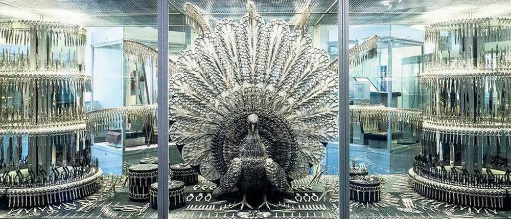 Gefährlicher Pfau. Objekte wie dieses sind im Deutschen Klingenmuseum im Solinger Stadtteil Gräfrath zu bewundern. Die beeindruckende, 1904 begonnene Sammlung wird ständig ergänzt.